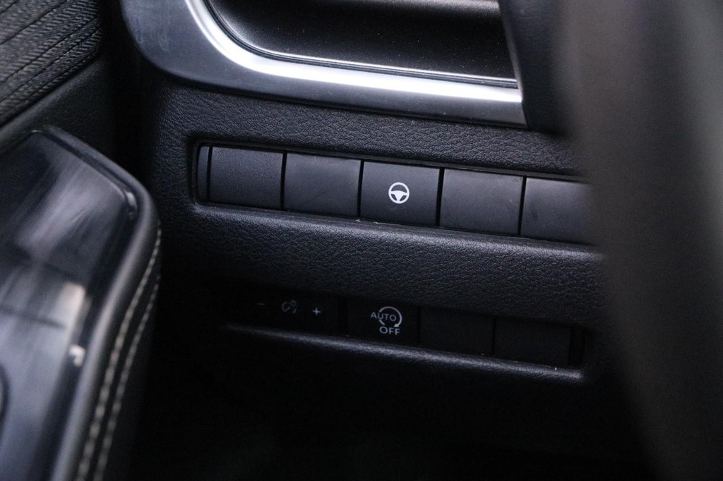 Nissan Rogue Vehicle Image 18