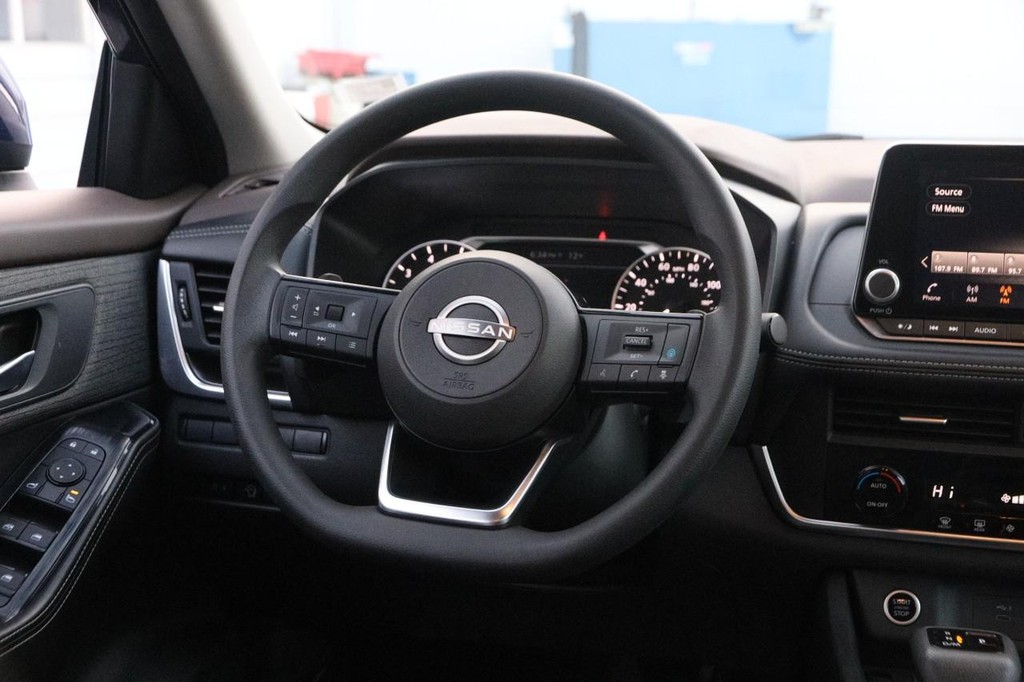 Nissan Rogue Vehicle Image 21