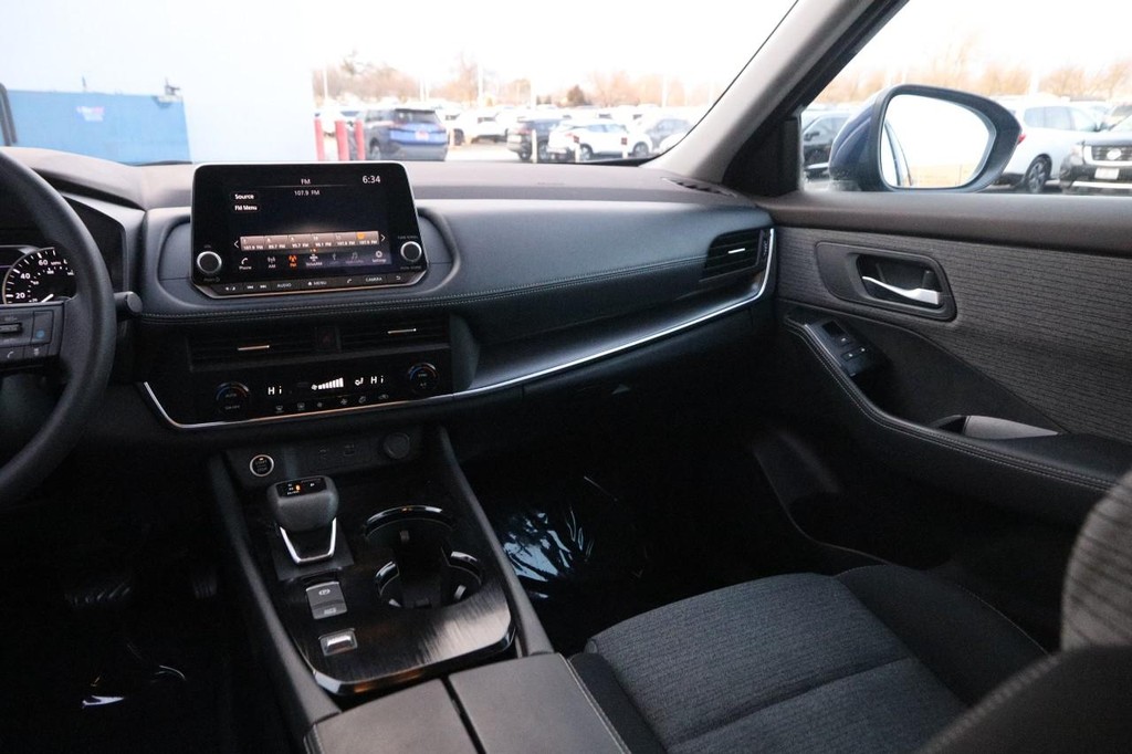 Nissan Rogue Vehicle Image 23