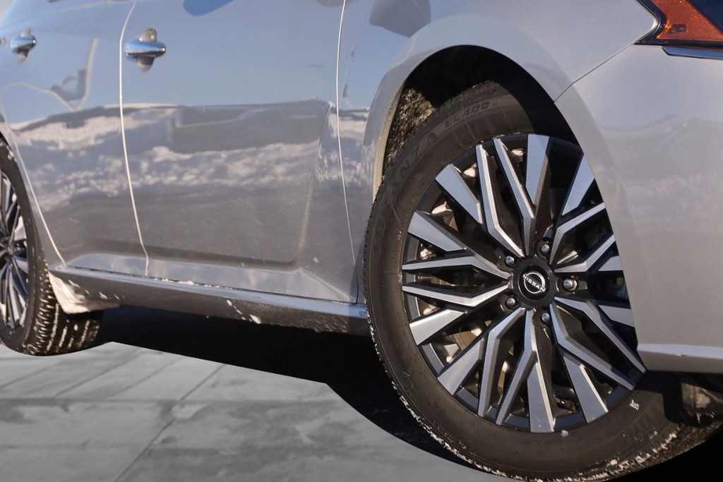 Nissan Altima Vehicle Image 03