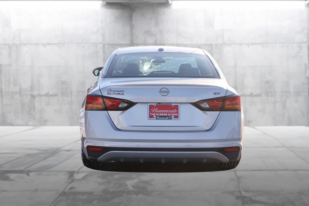 Nissan Altima Vehicle Image 06