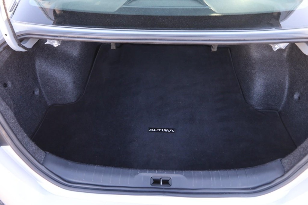 Nissan Altima Vehicle Image 07