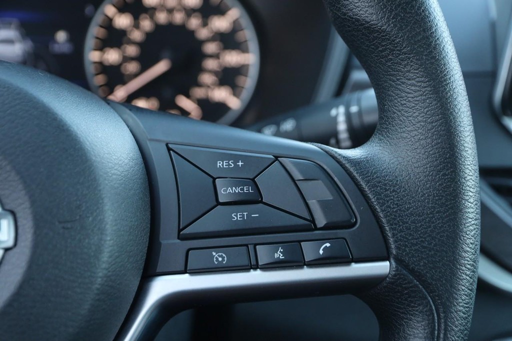 Nissan Altima Vehicle Image 12