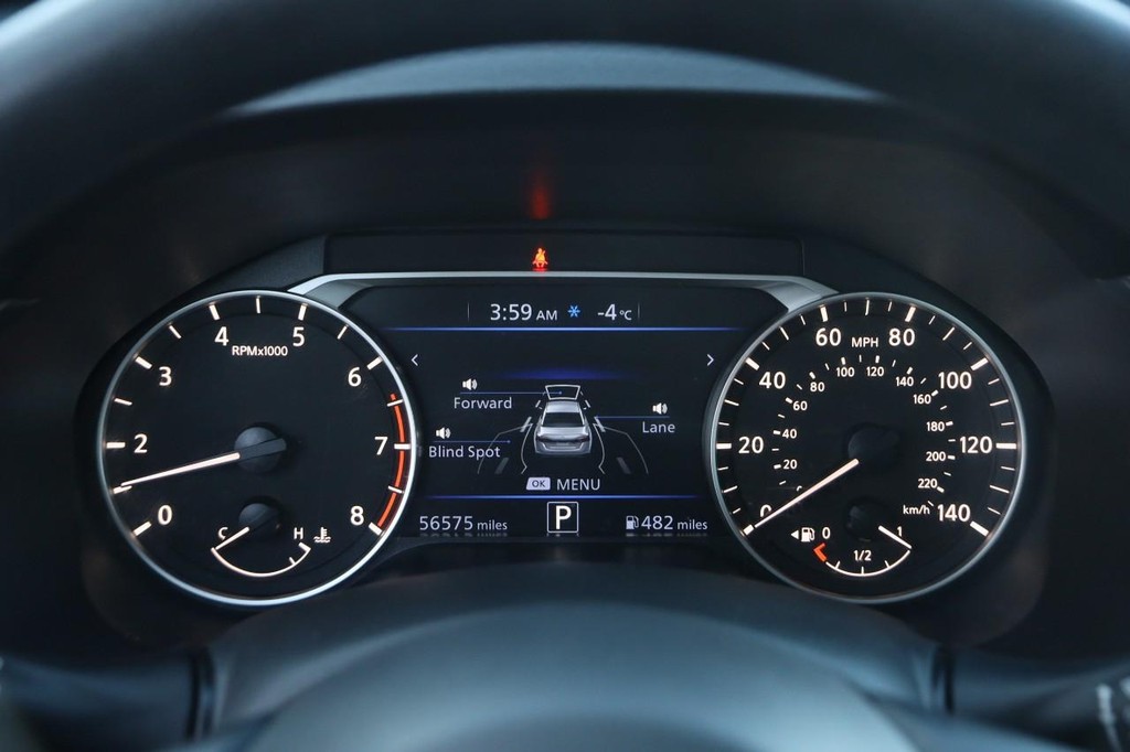 Nissan Altima Vehicle Image 13