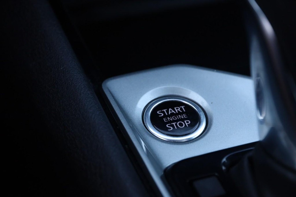 Nissan Altima Vehicle Image 18