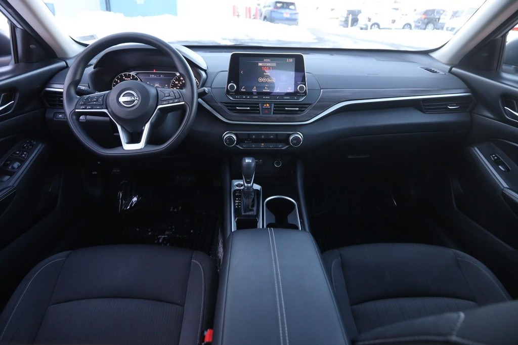 Nissan Altima Vehicle Image 20