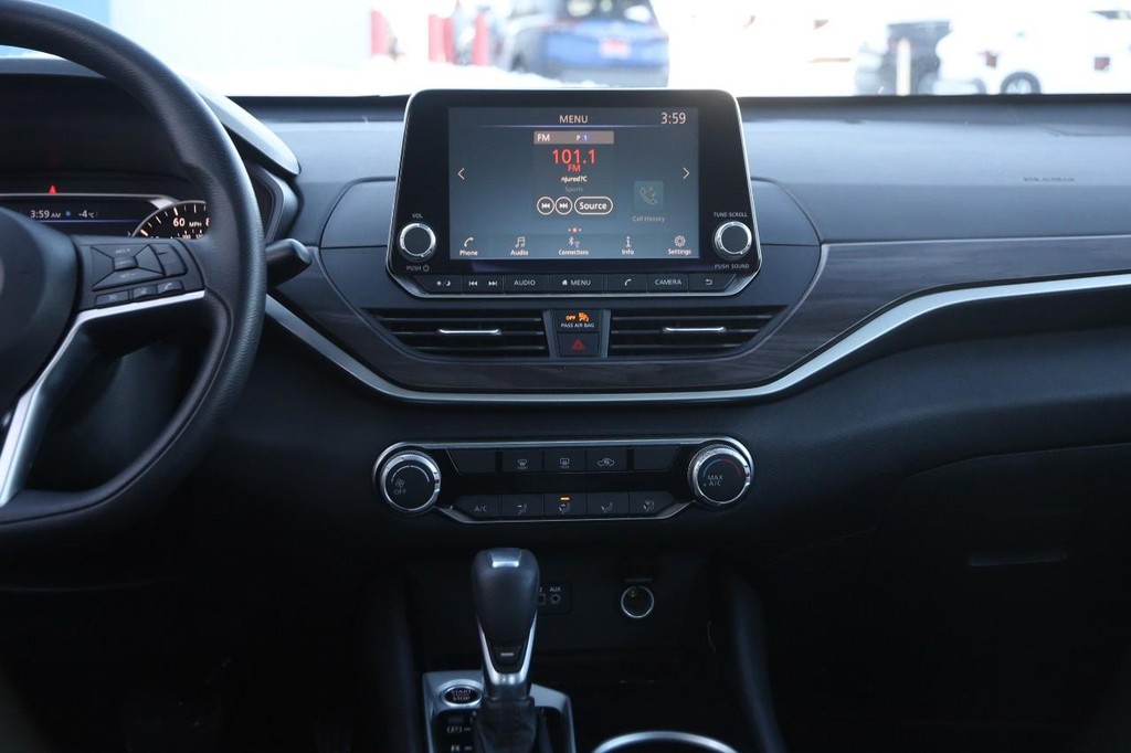 Nissan Altima Vehicle Image 23