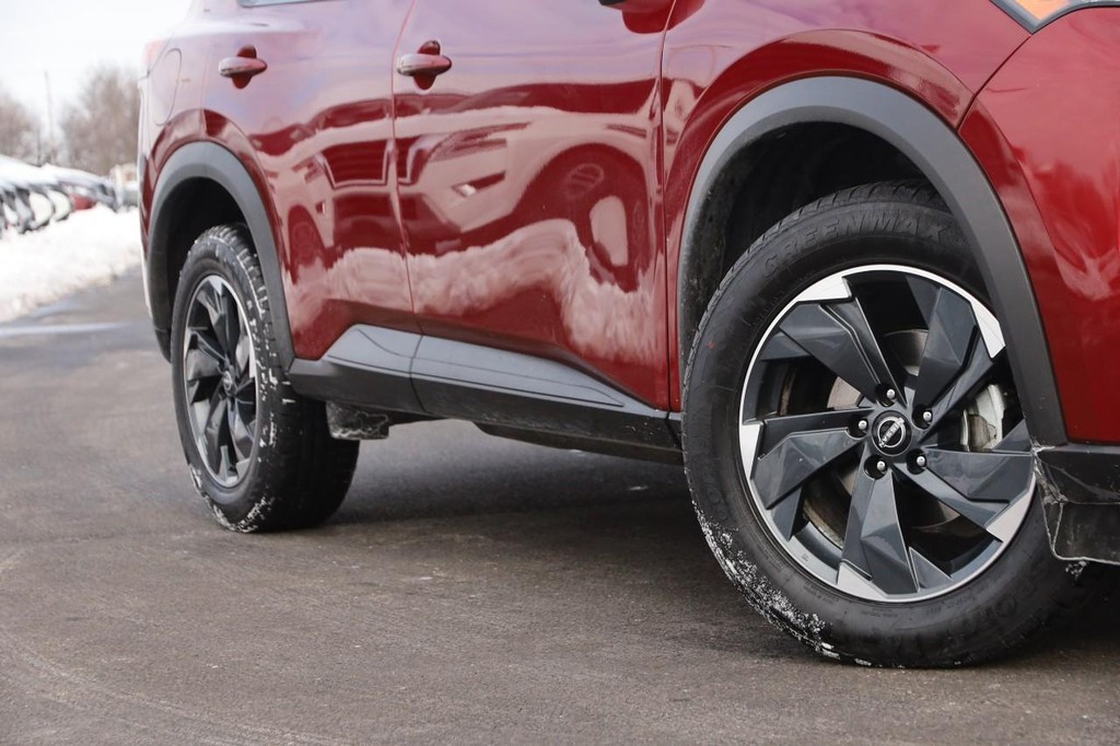 Nissan Rogue Vehicle Image 03