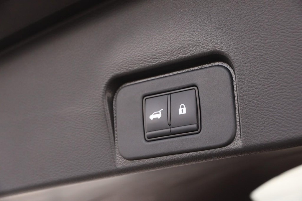 Nissan Rogue Vehicle Image 08