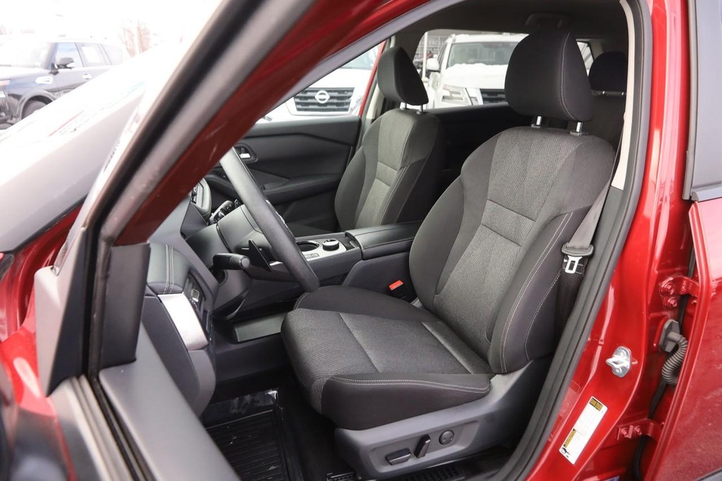 Nissan Rogue Vehicle Image 09