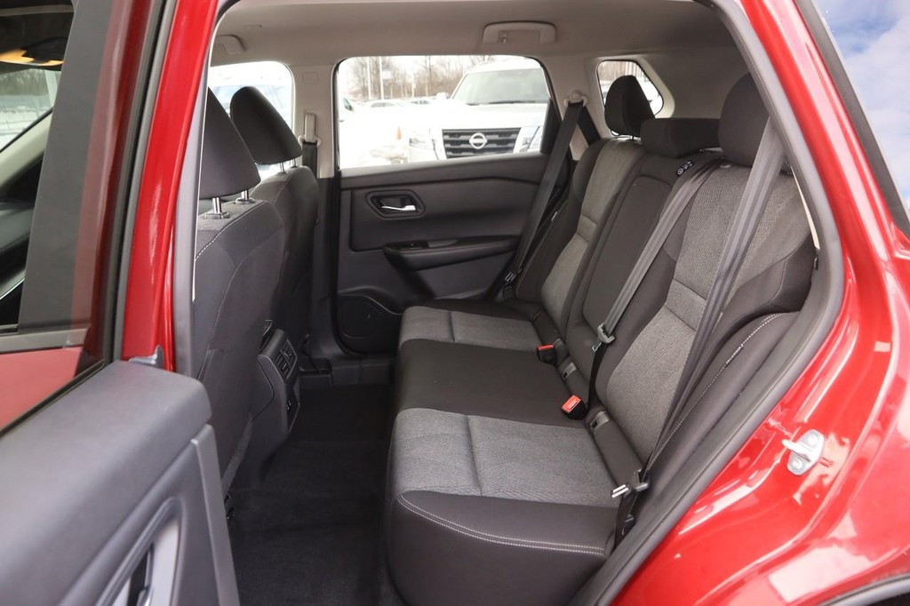 Nissan Rogue Vehicle Image 10