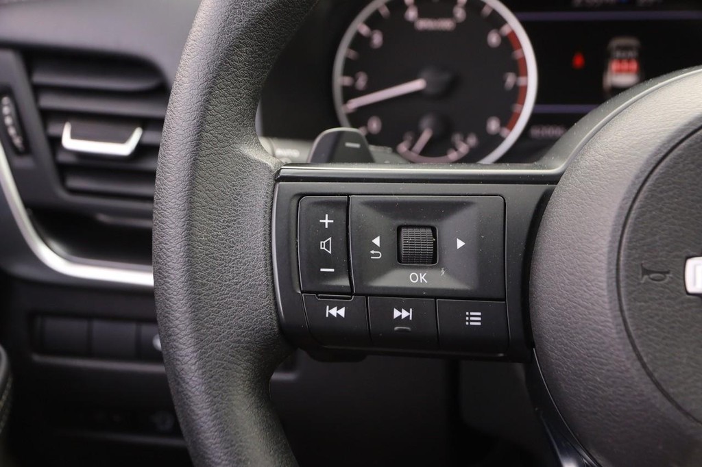 Nissan Rogue Vehicle Image 12