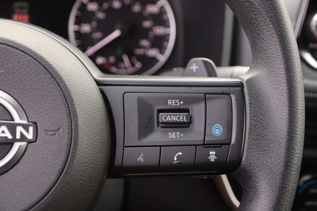 Nissan Rogue Vehicle Image 13