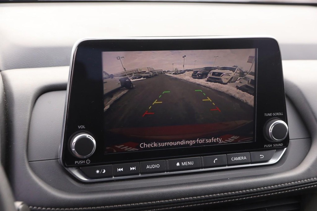 Nissan Rogue Vehicle Image 17