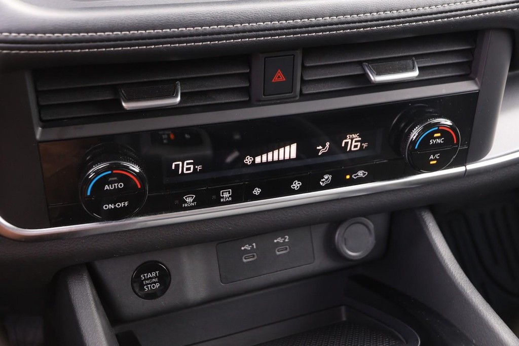 Nissan Rogue Vehicle Image 18