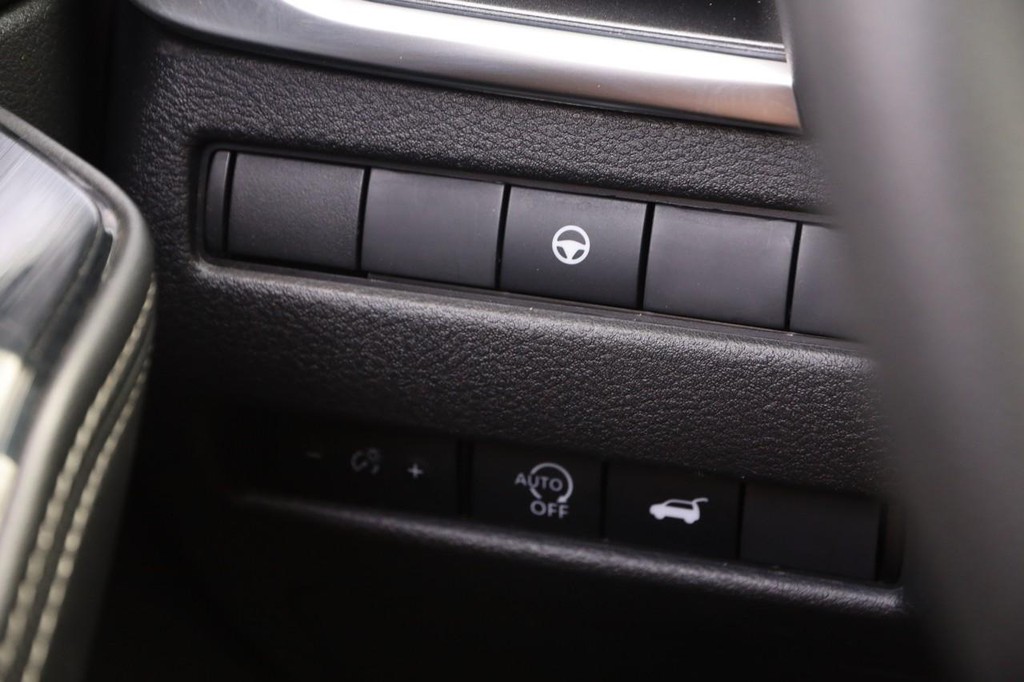 Nissan Rogue Vehicle Image 20
