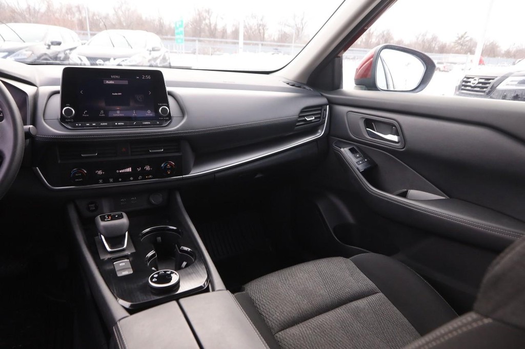 Nissan Rogue Vehicle Image 25