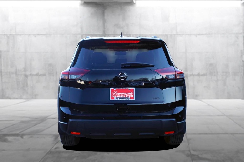 Nissan Rogue Vehicle Image 06