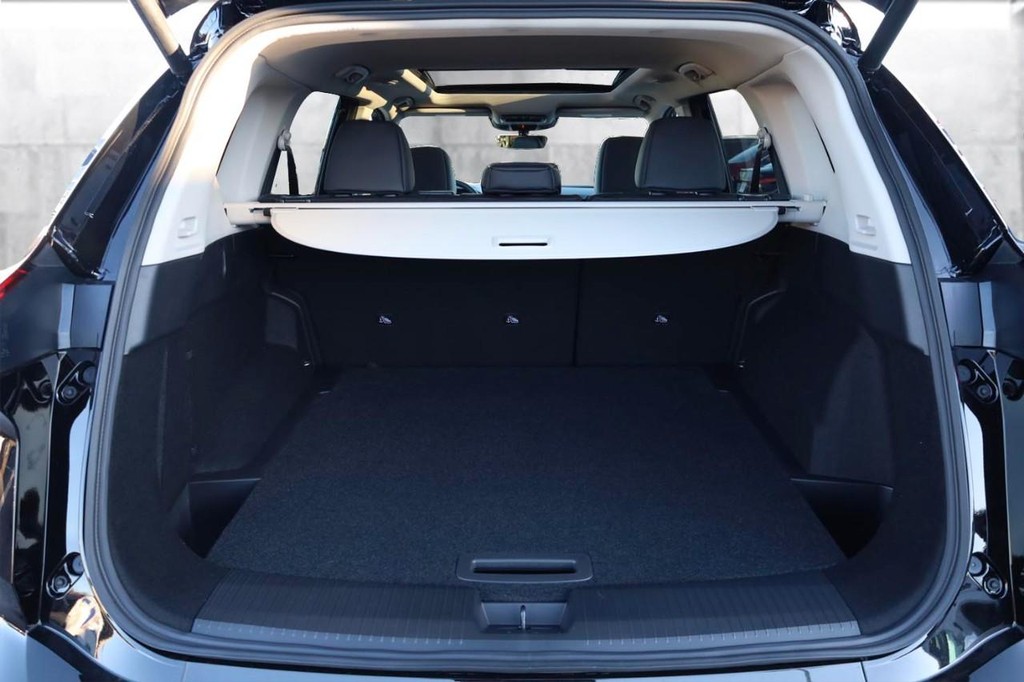 Nissan Rogue Vehicle Image 07