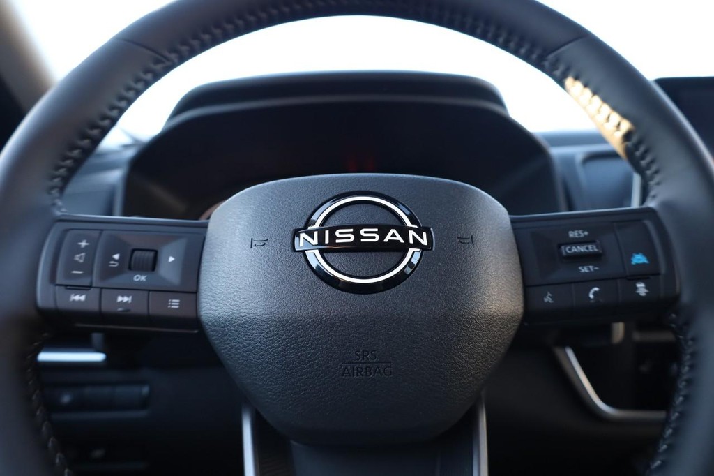 Nissan Rogue Vehicle Image 12