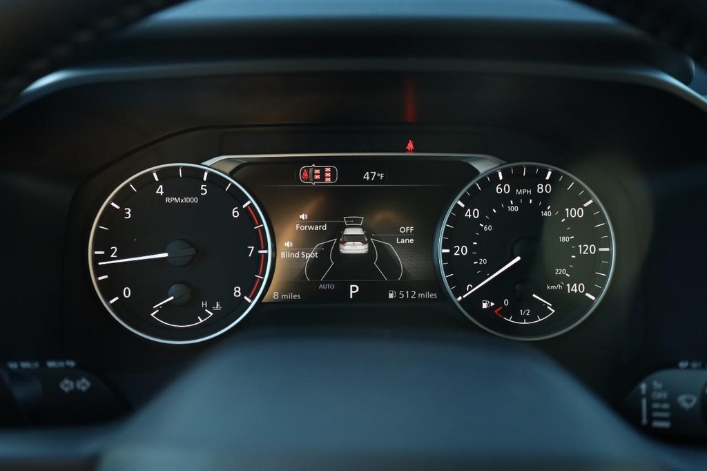 Nissan Rogue Vehicle Image 13