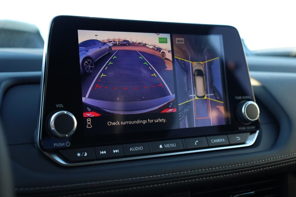 Nissan Rogue Vehicle Image 15