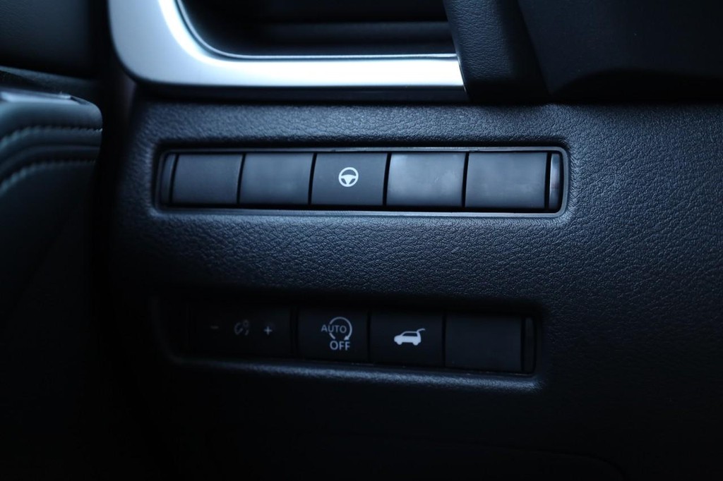 Nissan Rogue Vehicle Image 21