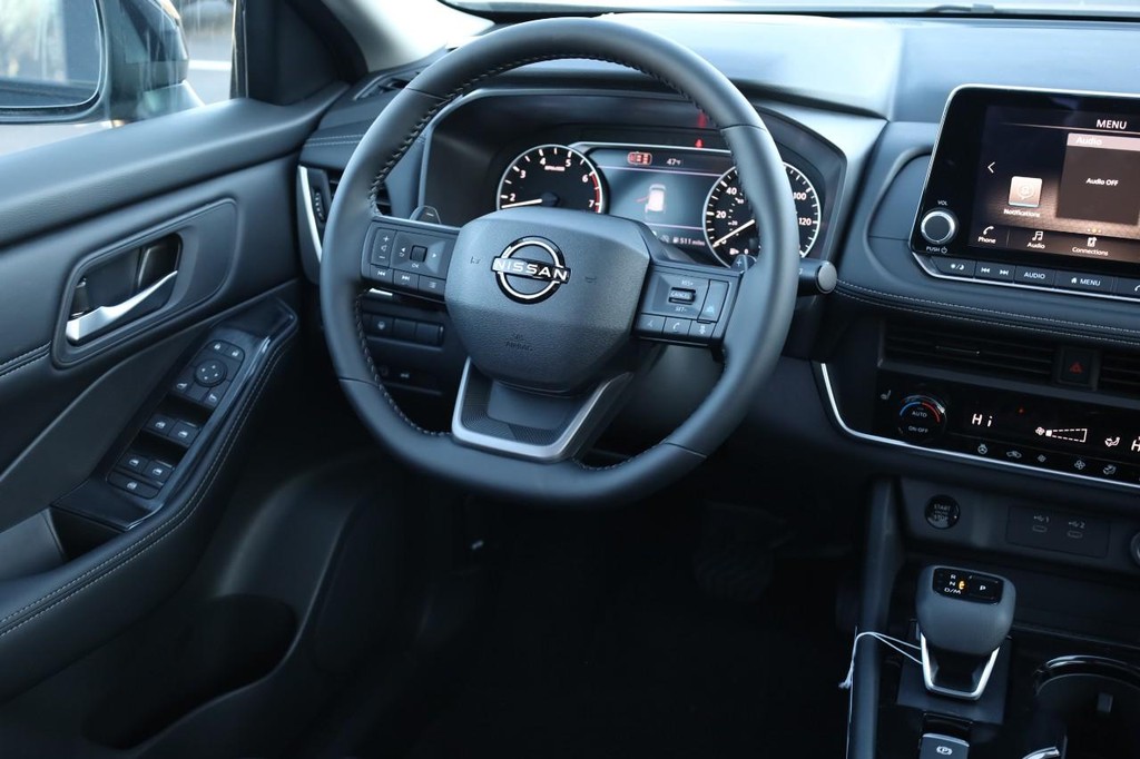 Nissan Rogue Vehicle Image 25