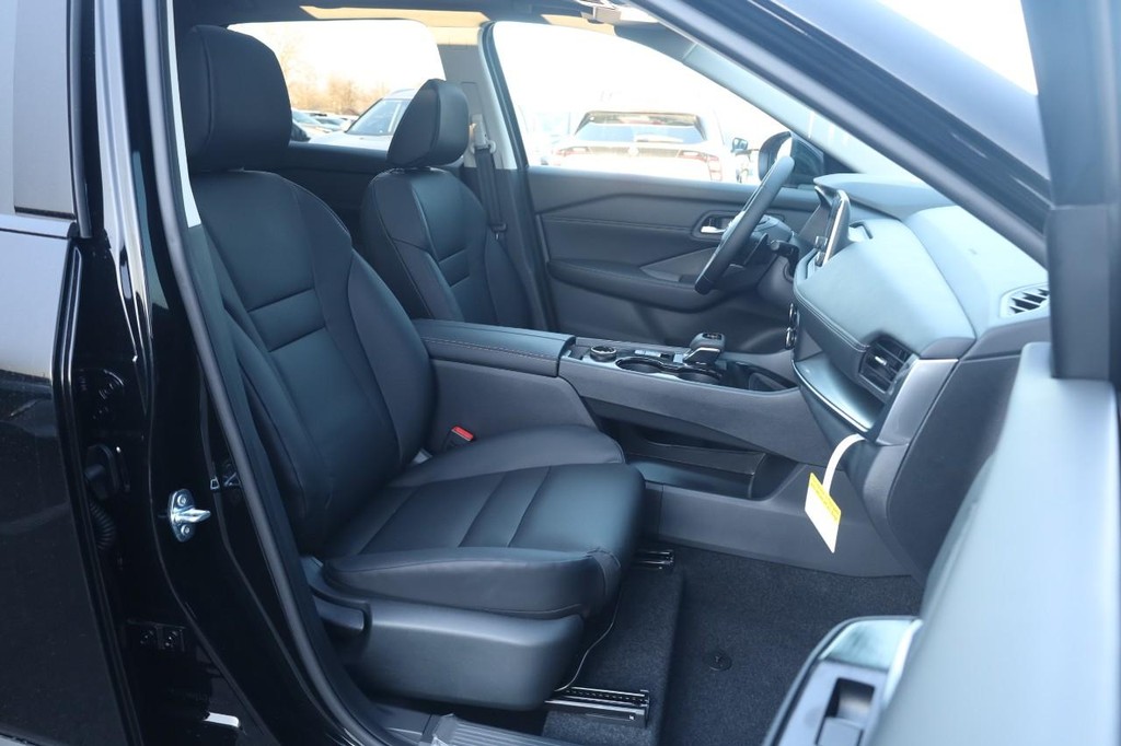 Nissan Rogue Vehicle Image 26