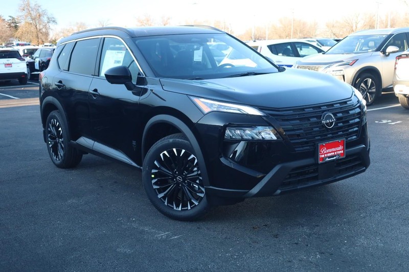 Nissan Rogue Vehicle Full-screen Gallery Image 2