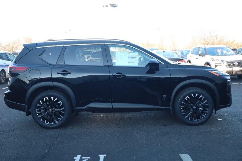 Nissan Rogue Vehicle Full-screen Gallery Image 5