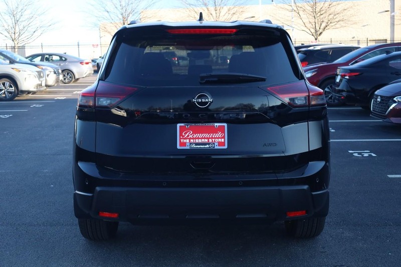 Nissan Rogue Vehicle Full-screen Gallery Image 6