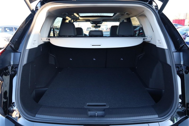 Nissan Rogue Vehicle Full-screen Gallery Image 7