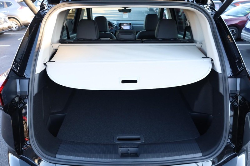 Nissan Rogue Vehicle Full-screen Gallery Image 8