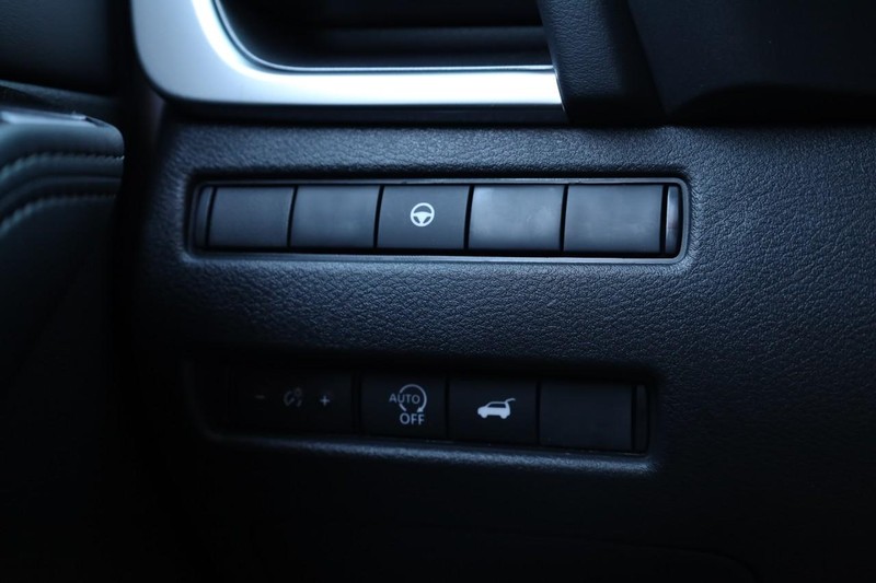 Nissan Rogue Vehicle Full-screen Gallery Image 21