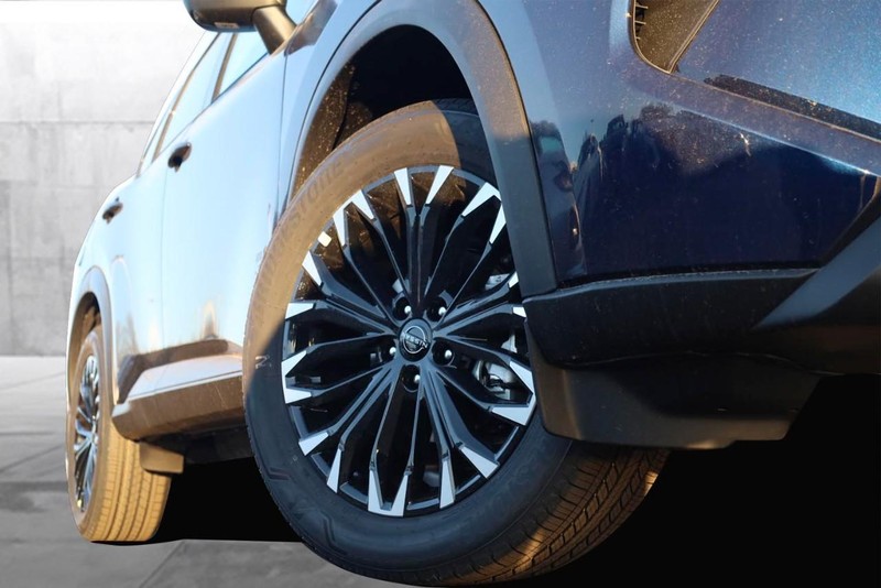 Nissan Rogue Vehicle Image 03