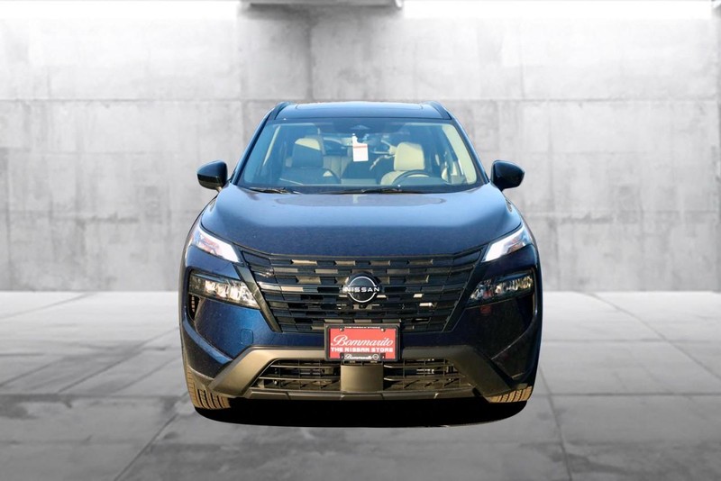 Nissan Rogue Vehicle Image 04