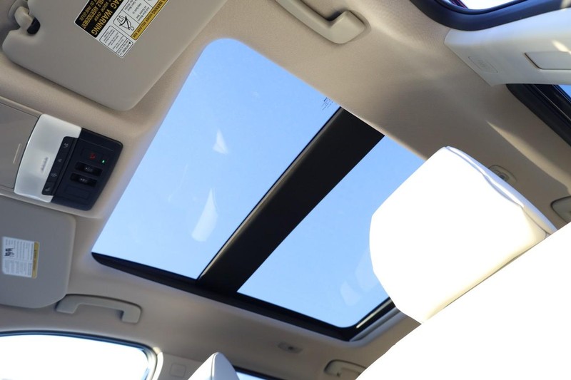 Nissan Rogue Vehicle Image 08