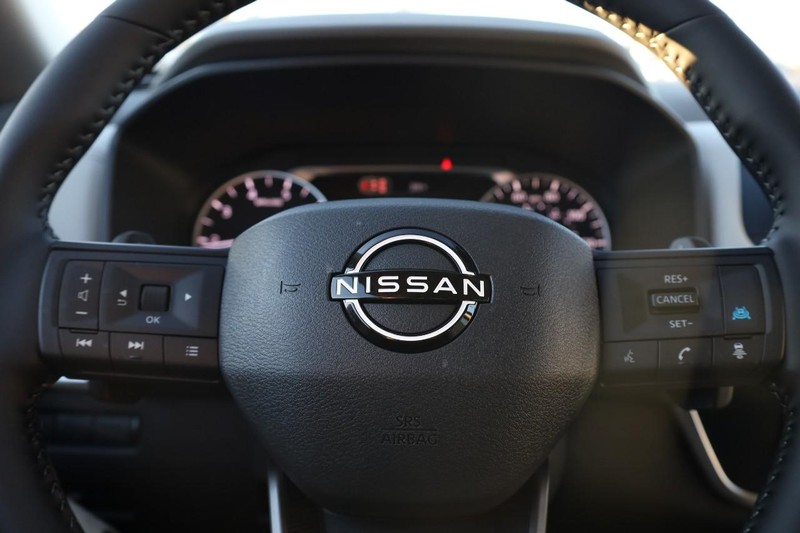 Nissan Rogue Vehicle Image 11