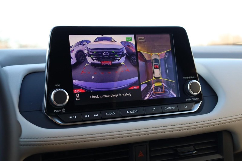 Nissan Rogue Vehicle Image 14