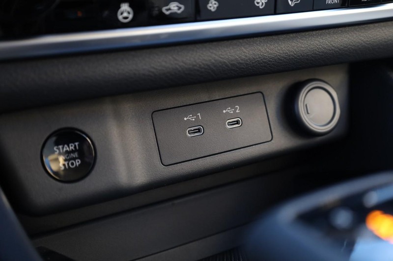 Nissan Rogue Vehicle Image 16