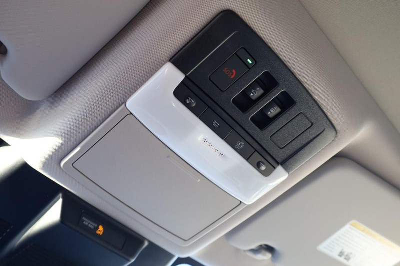 Nissan Rogue Vehicle Image 18