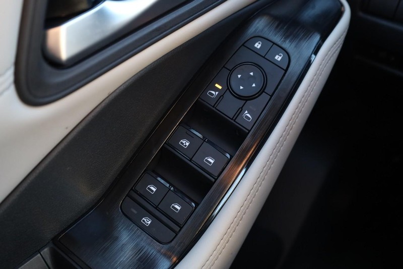 Nissan Rogue Vehicle Image 19