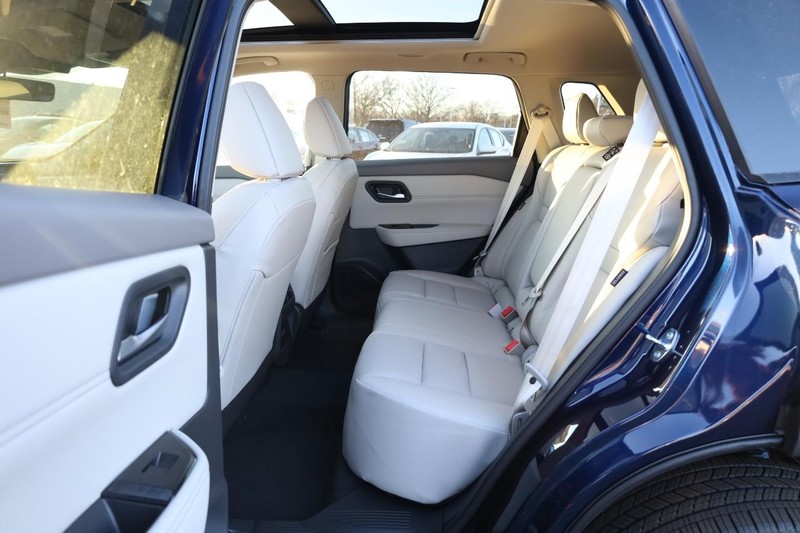 Nissan Rogue Vehicle Image 22