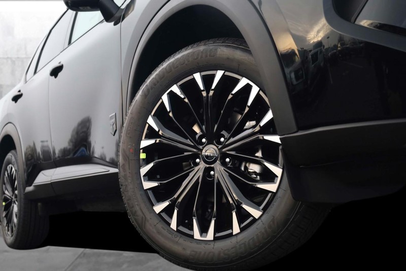 Nissan Rogue Vehicle Image 03