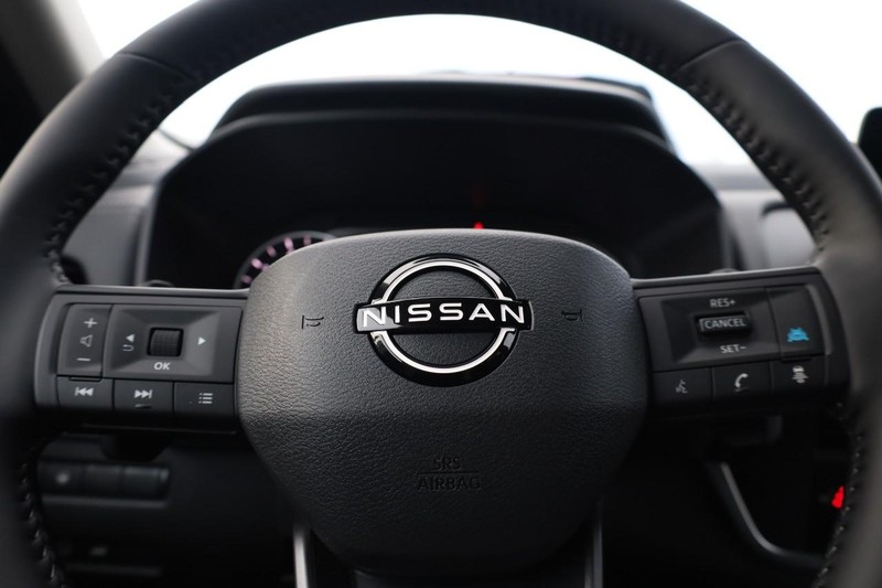 Nissan Rogue Vehicle Image 11