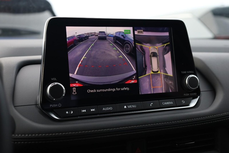 Nissan Rogue Vehicle Image 14