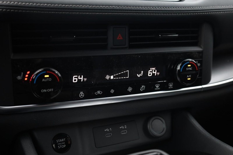 Nissan Rogue Vehicle Image 15