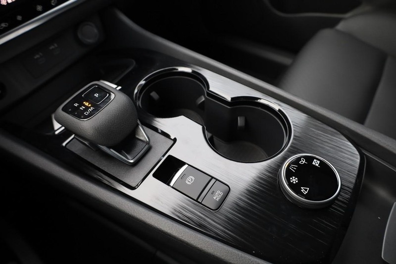 Nissan Rogue Vehicle Image 17