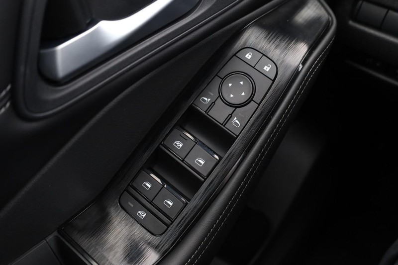 Nissan Rogue Vehicle Image 19